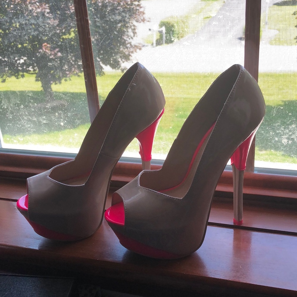 Sheikh Pumps. Size 7.5 NWOT